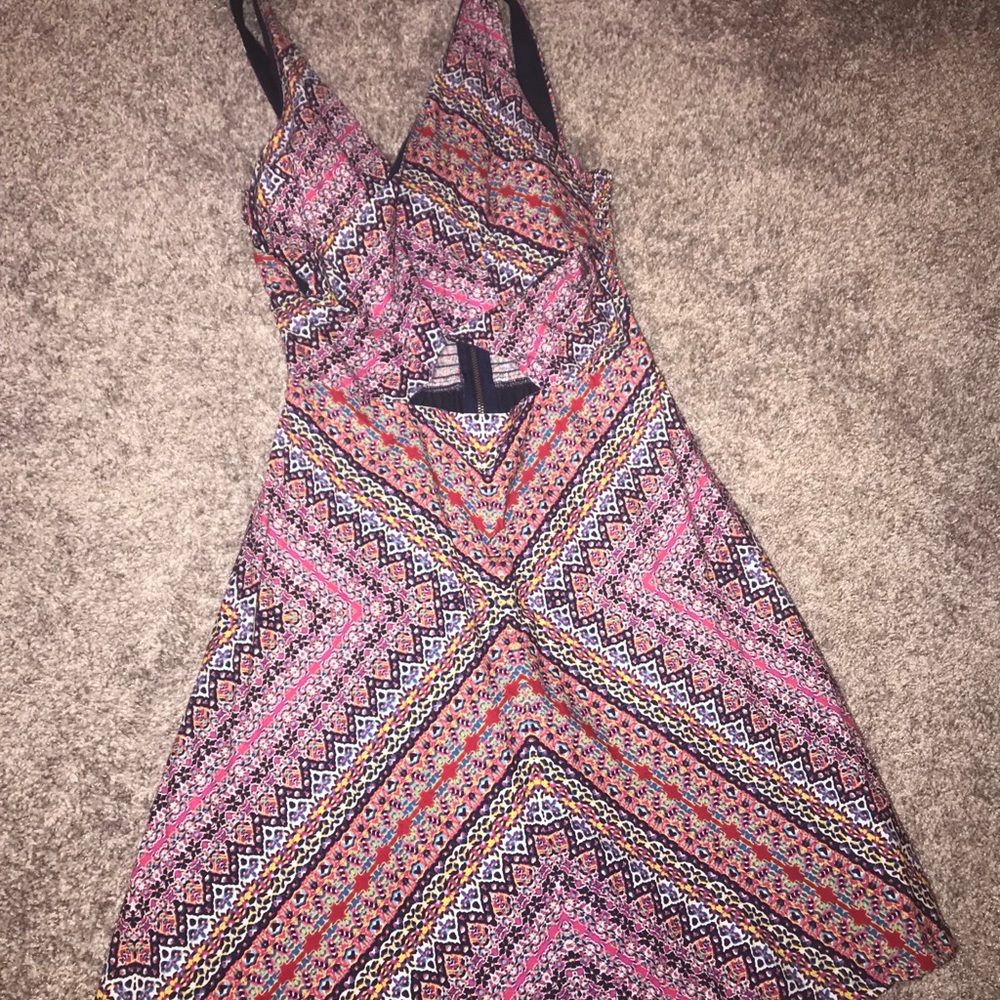 JESSICA SIMPSON Patterned Mini Dress